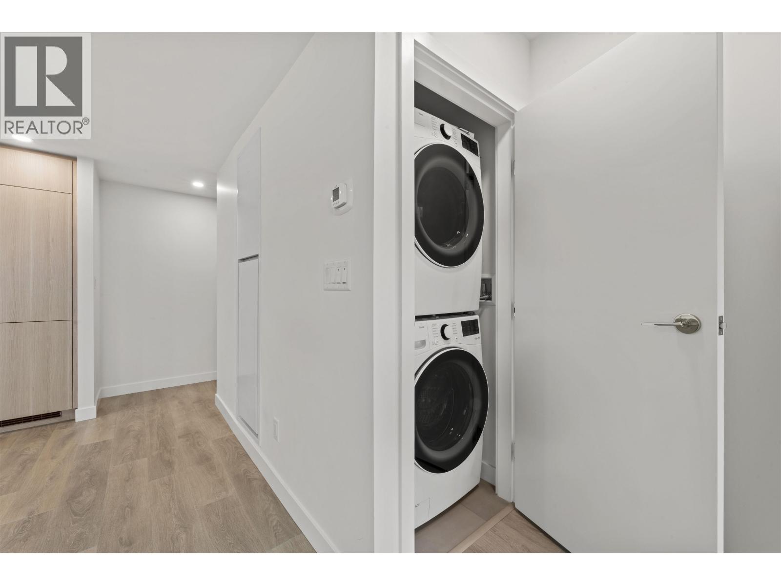 910 308 Alderson Avenue, Coquitlam, British Columbia  V3K 0J2 - Photo 10 - R3143200