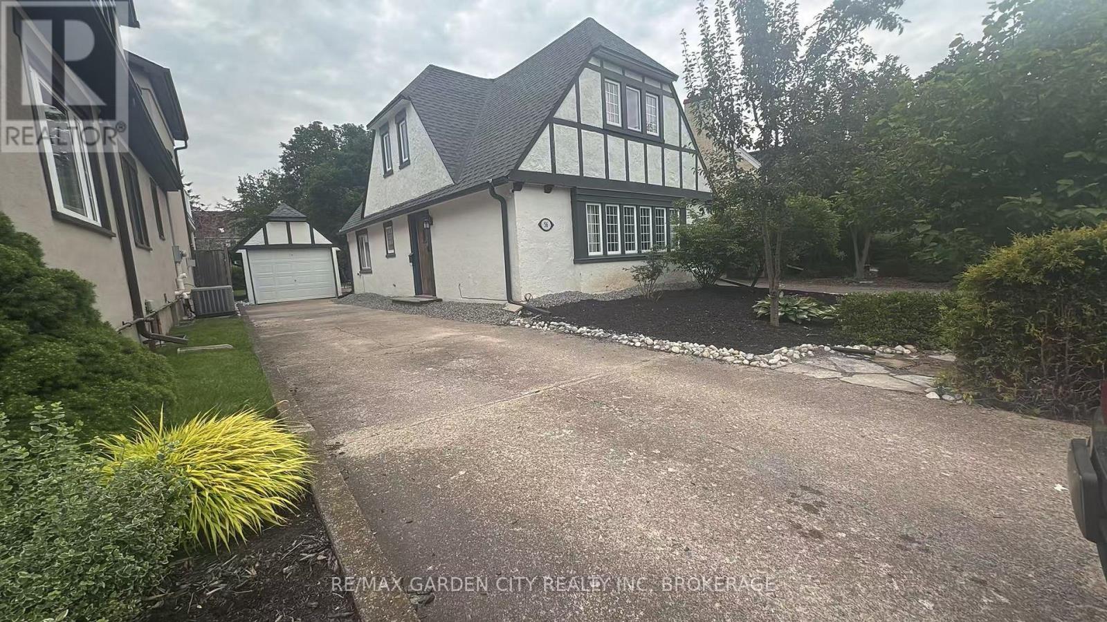 56 SOUTH DRIVE, St. Catharines (Old Glenridge)