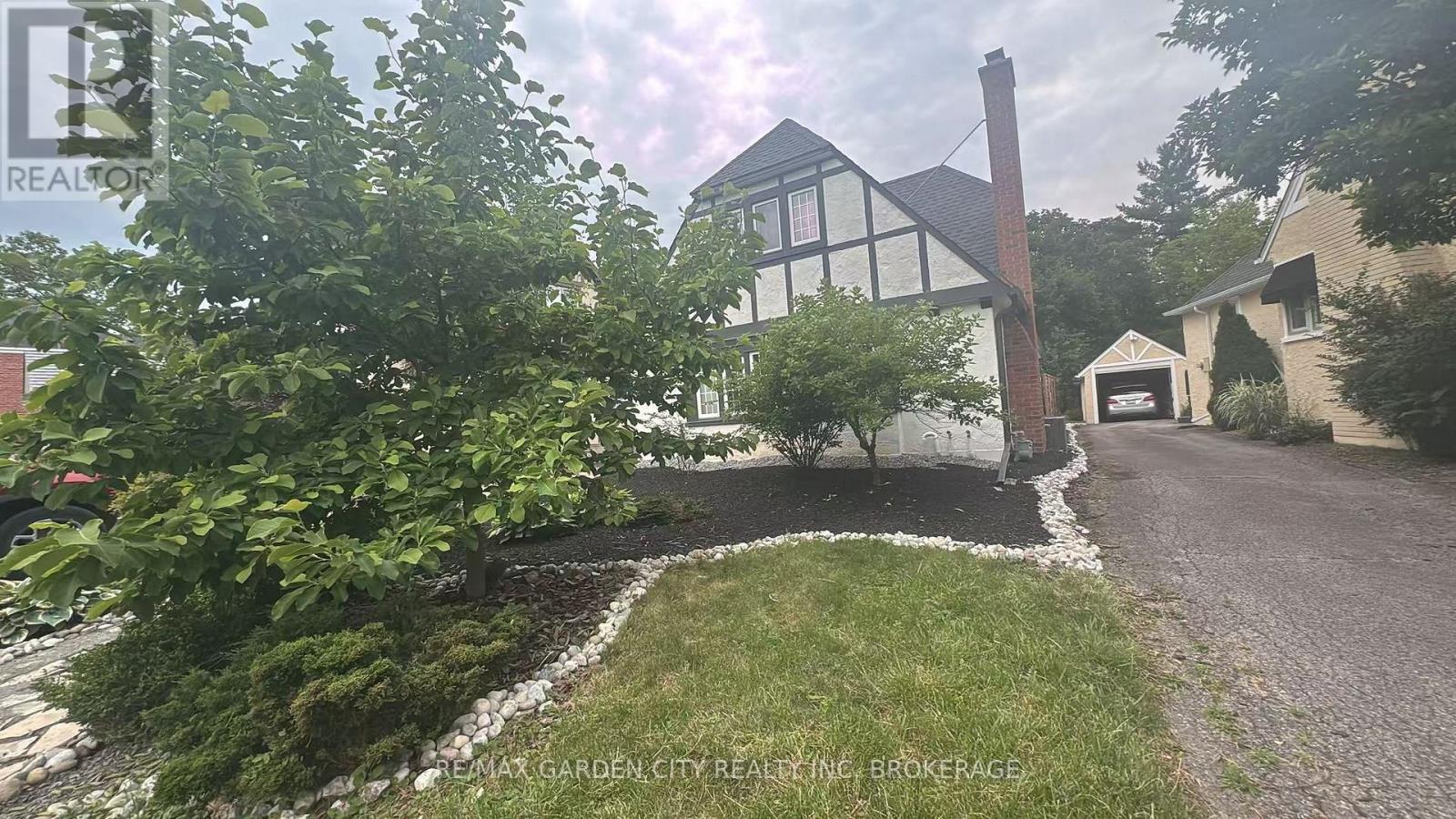 56 South Drive, St. Catharines (Old Glenridge), Ontario  L2R 4V2 - Photo 3 - X13529910