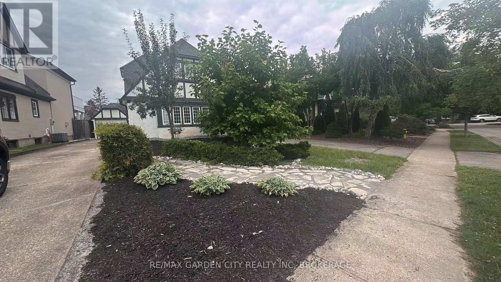 56 South Drive, St. Catharines (Old Glenridge), Ontario  L2R 4V2 - Photo 5 - X13529910