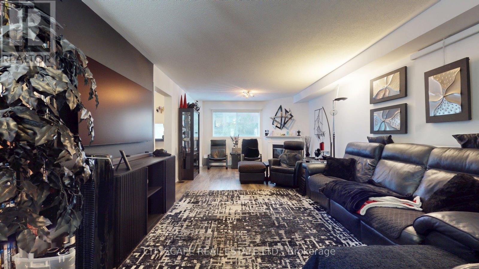 22 Windom Road, Toronto, Ontario  M3C 3Z4 - Photo 4 - C13529882