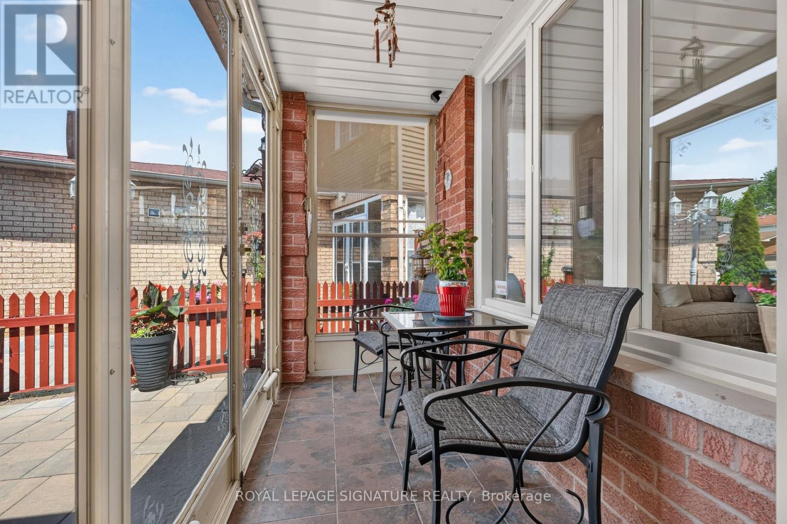 1642 Pepperwood Gate, Pickering, Ontario  L1X 2K1 - Photo 5 - E13529858