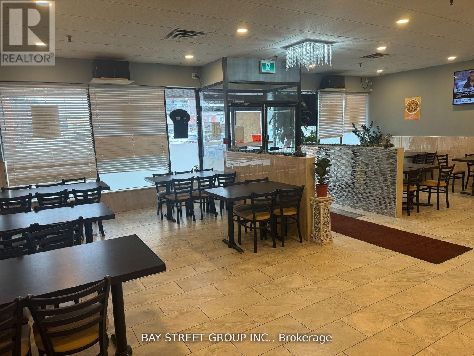 16 Kennedy Road S, Brampton (Queen Street Corridor), Ontario  L6W 3E1 - Photo 2 - W13529846