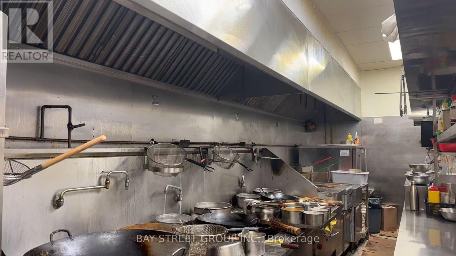 16 Kennedy Road S, Brampton (Queen Street Corridor), Ontario  L6W 3E1 - Photo 5 - W13529846