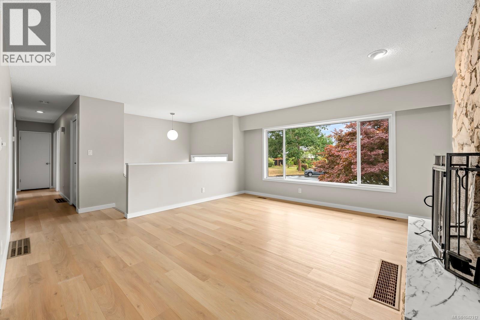 2025 Hemlock Pl, Courtenay, British Columbia  V9N 3B9 - Photo 8 - 1042312