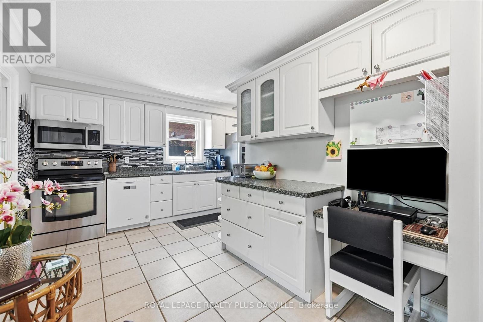 14 - 530 Falgarwood Drive, Oakville, Ontario  L6H 1N3 - Photo 11 - W13526570