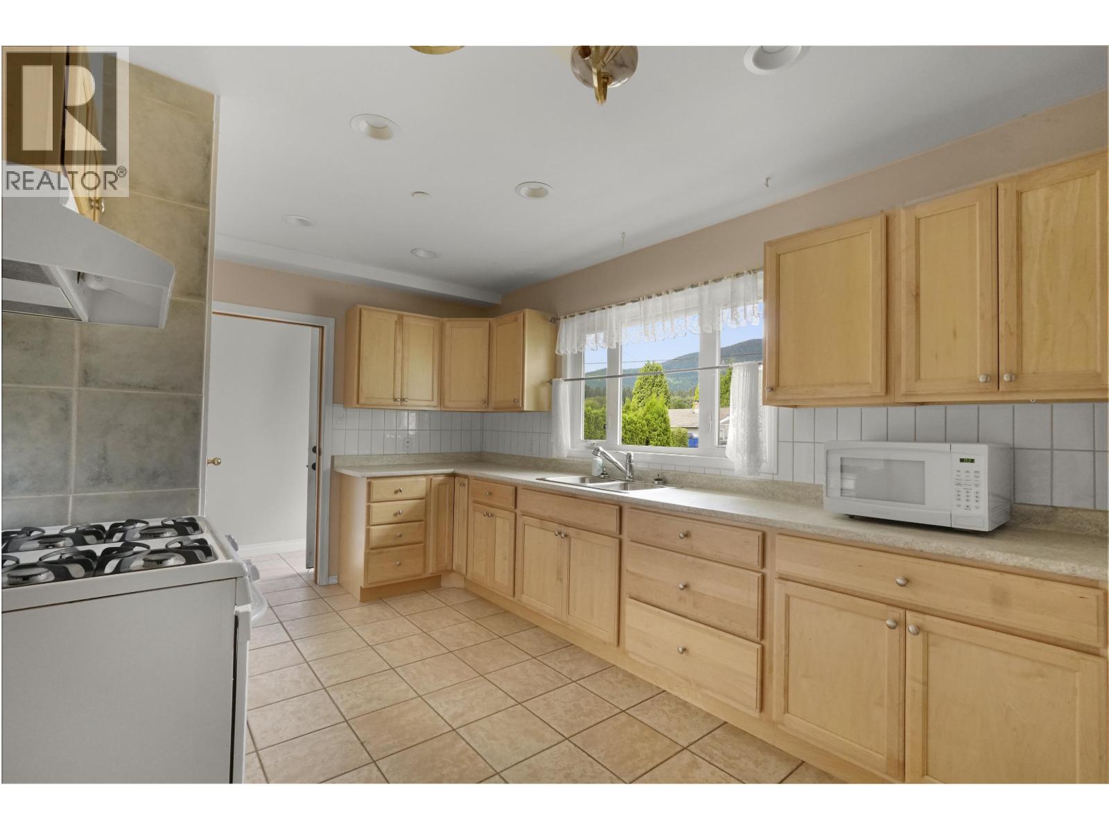71 Chilko Street, Kitimat, British Columbia  V8C 1Y6 - Photo 4 - R3143145