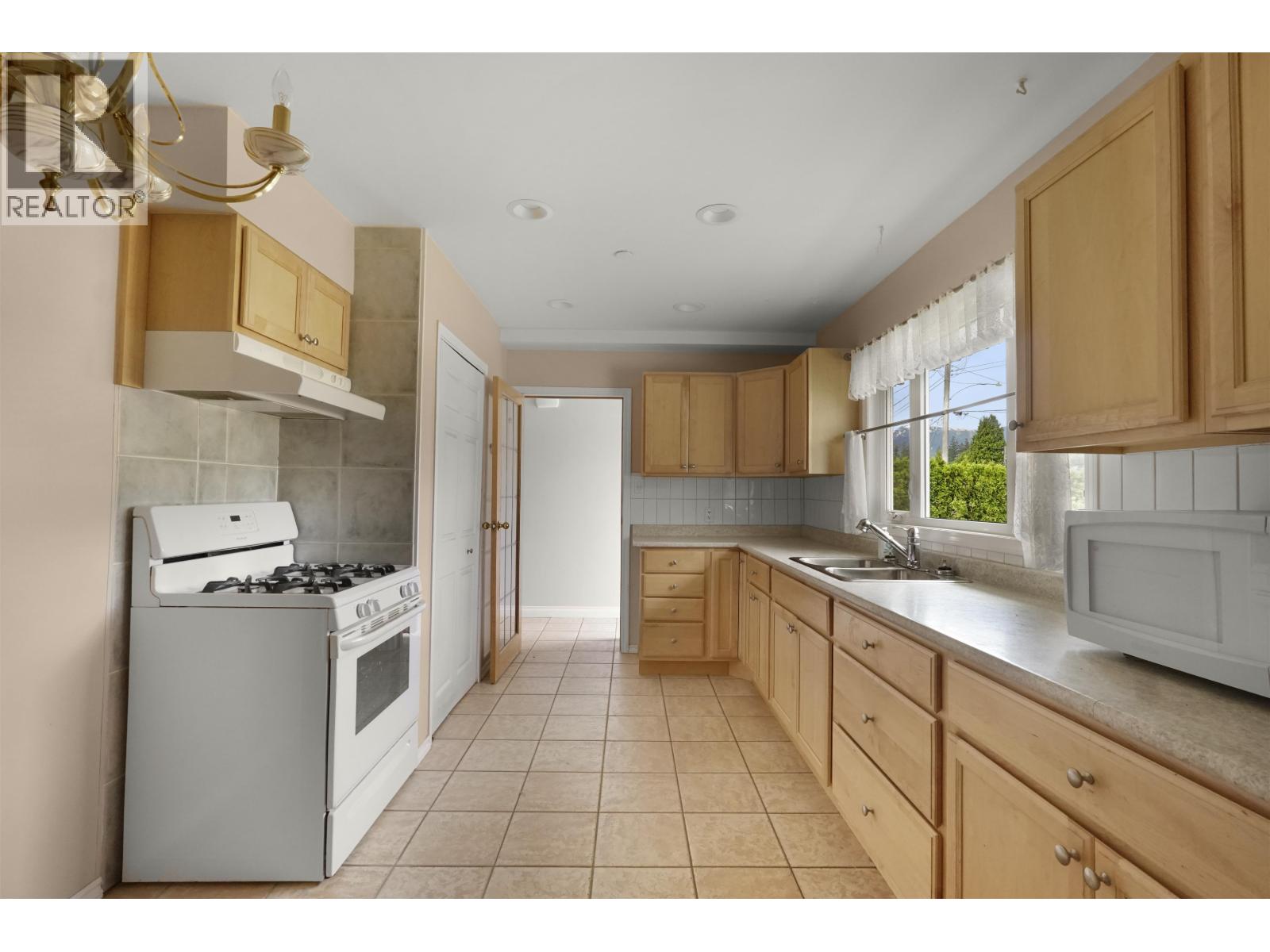 71 Chilko Street, Kitimat, British Columbia  V8C 1Y6 - Photo 2 - R3143145