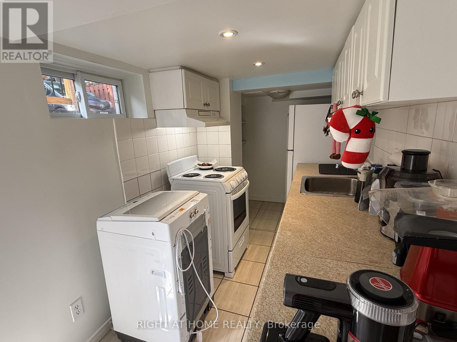 Bsmt - 169 Lawrence Avenue W, Toronto, Ontario  M5M 1A9 - Photo 2 - C13530018