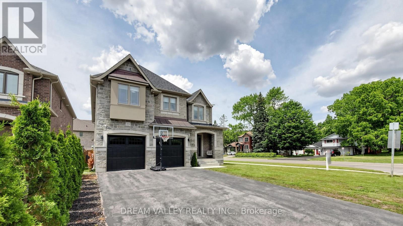 224 Severn Street, Oshawa (Mclaughlin), Ontario  L1J 8H7 - Photo 2 - E13530014