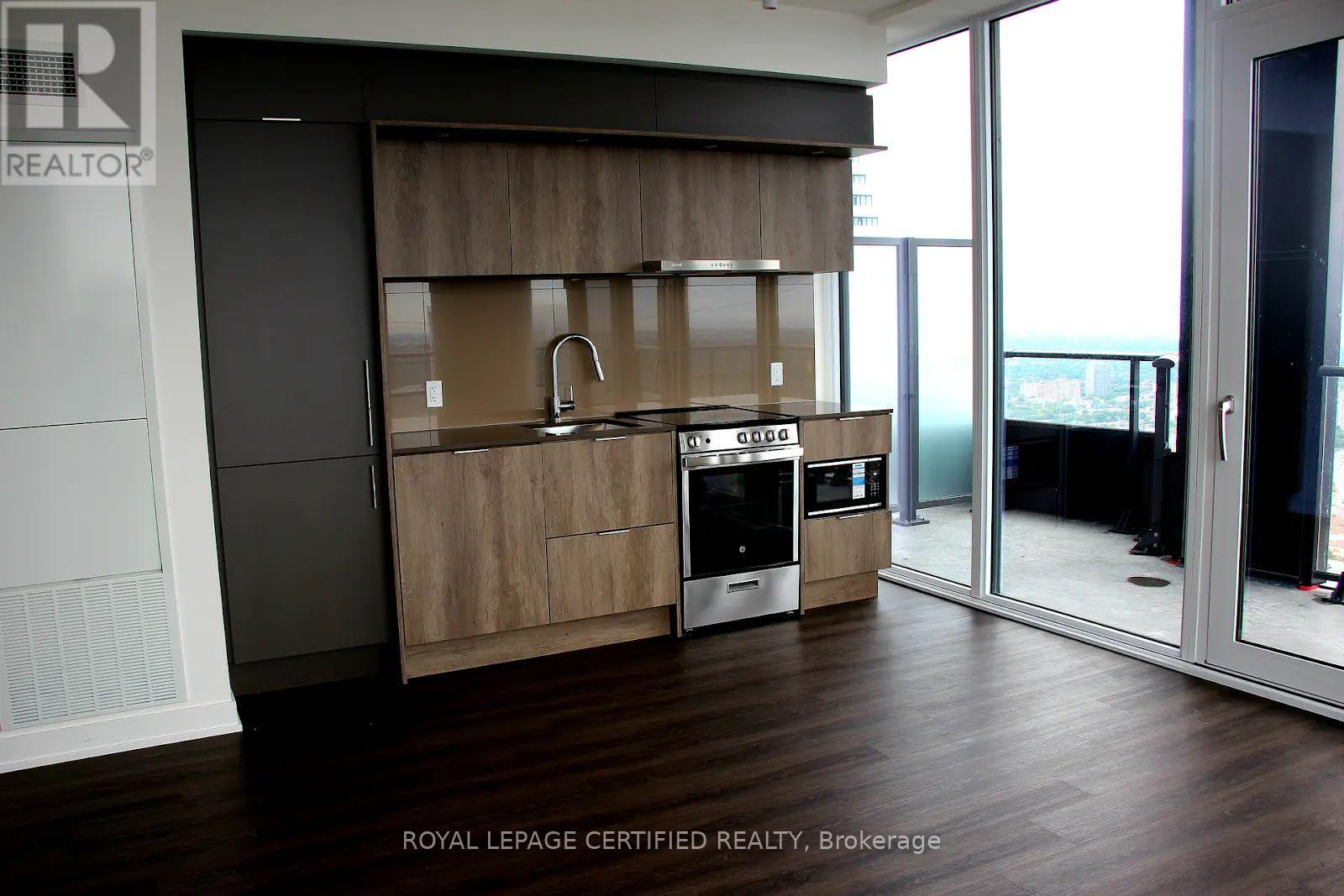 5011 - 448 Burnhamthorpe Road W, Mississauga (City Centre), Ontario  L5B 0R4 - Photo 6 - W13530016
