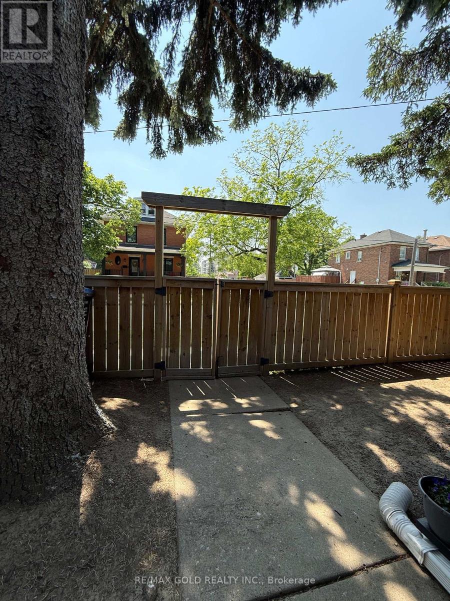 70 West Street W, Brampton (Downtown Brampton), Ontario  L6X 1V9 - Photo 3 - W13530024