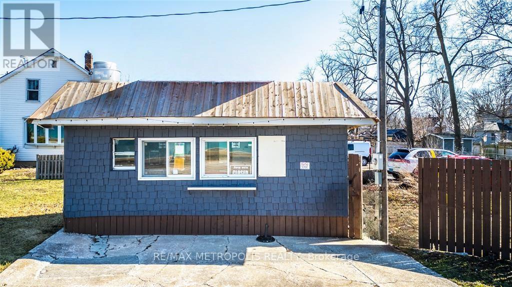 1522 St Clair Parkway, St. Clair, Ontario N0N 1H0 - Photo 2 - X13529986