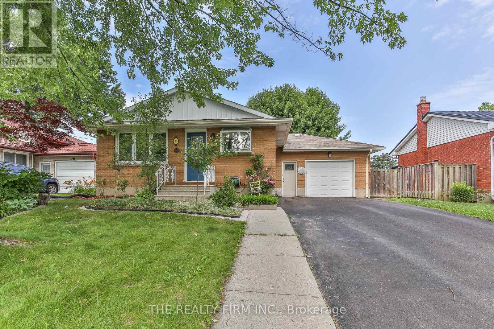 13 Vanbuskirk Drive, St. Thomas, Ontario  N5R 4Z1 - Photo 3 - X13530056
