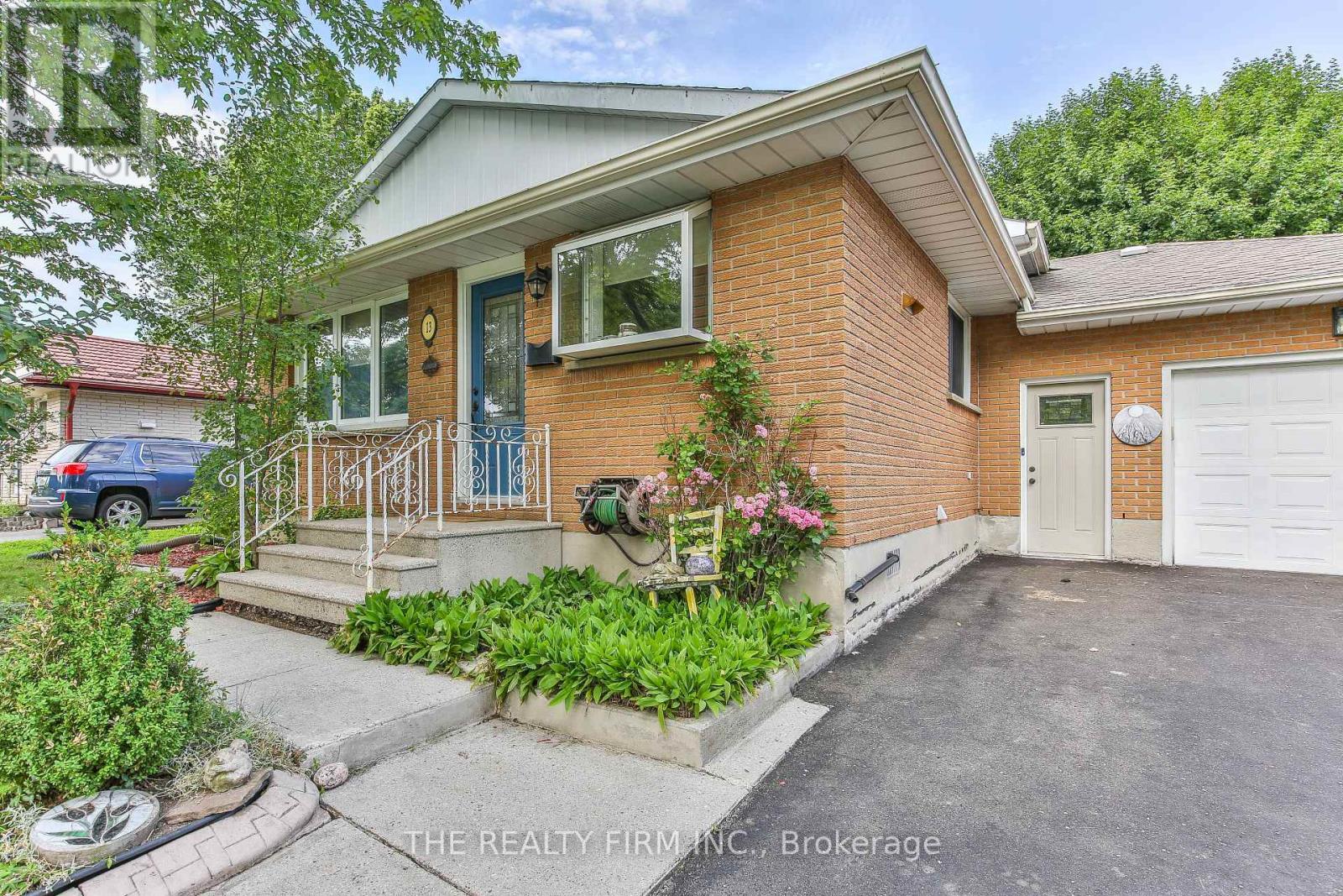 13 Vanbuskirk Drive, St. Thomas, Ontario  N5R 4Z1 - Photo 5 - X13530056