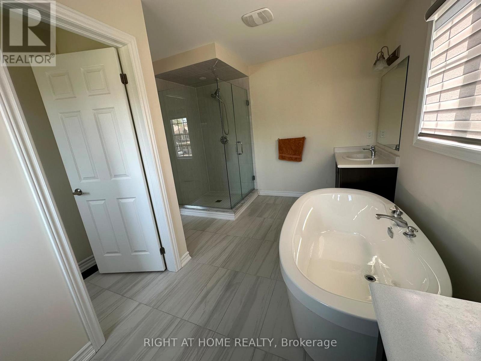 2 Bruce Cameron Drive, Clarington, Ontario  L1C 4A1 - Photo 17 - E13521888