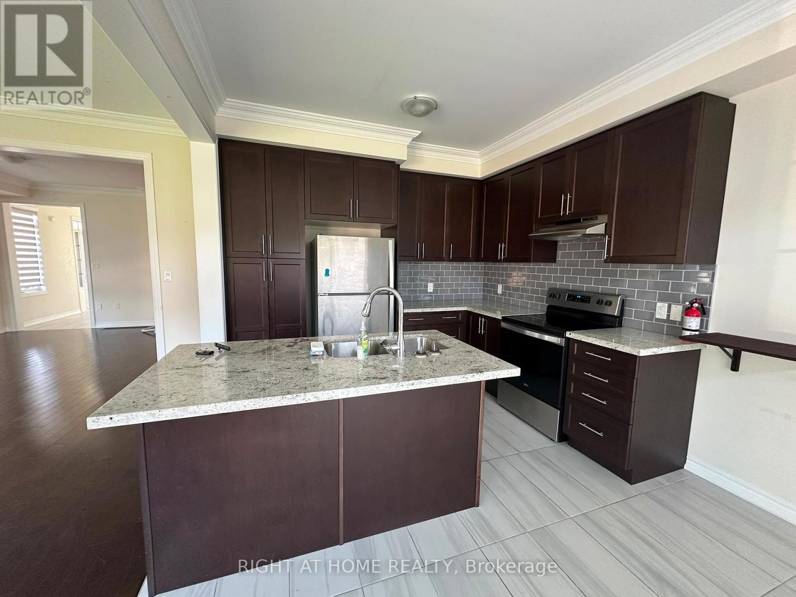 2 Bruce Cameron Drive, Clarington, Ontario  L1C 4A1 - Photo 3 - E13521888