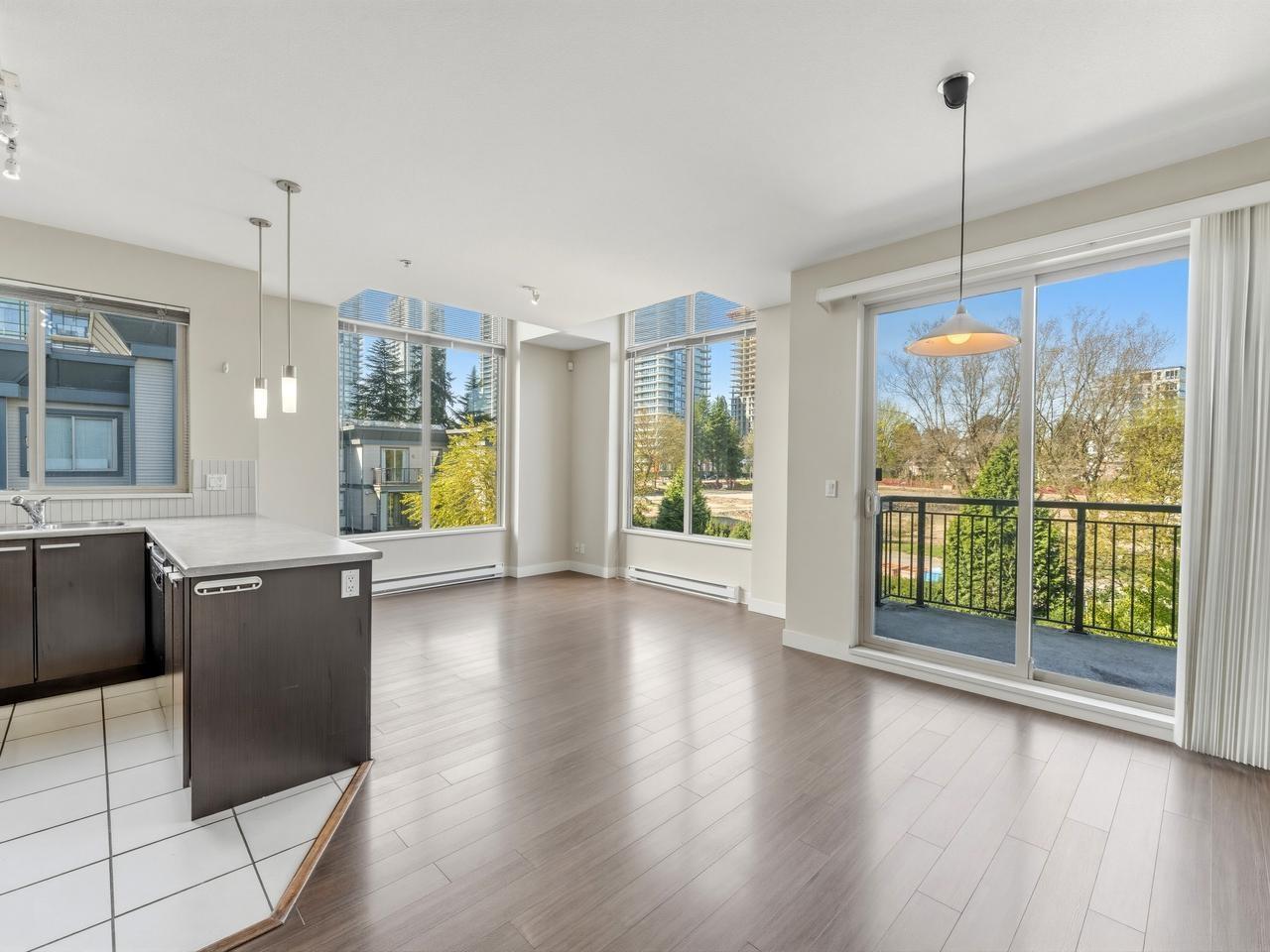 403 10499 University Drive, Surrey, British Columbia  V3T 0A4 - Photo 3 - R3143165