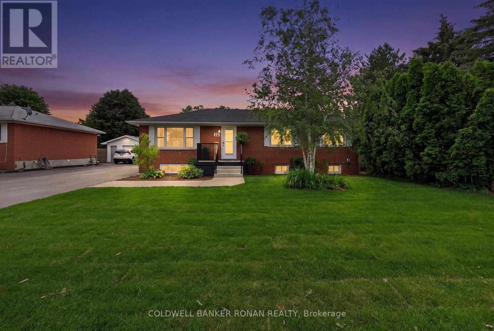 15 ESSA ROAD, New Tecumseth, Ontario