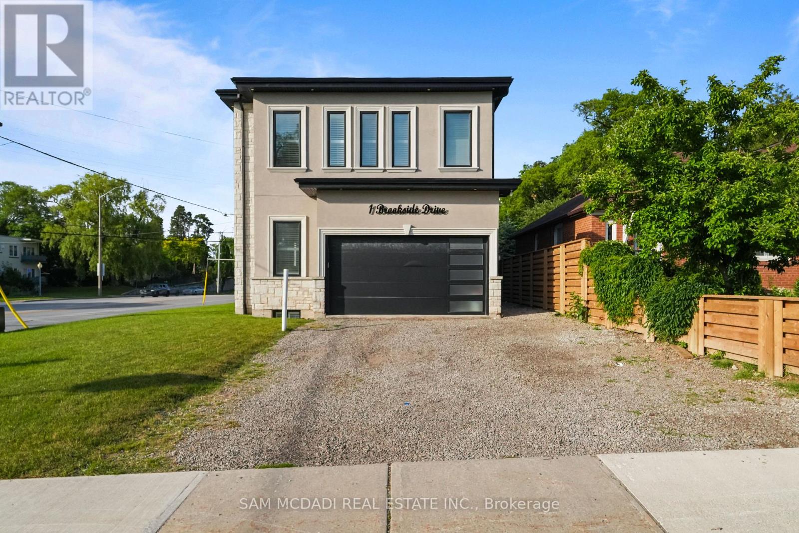 1 BROOKSIDE DRIVE, Mississauga (Streetsville)
