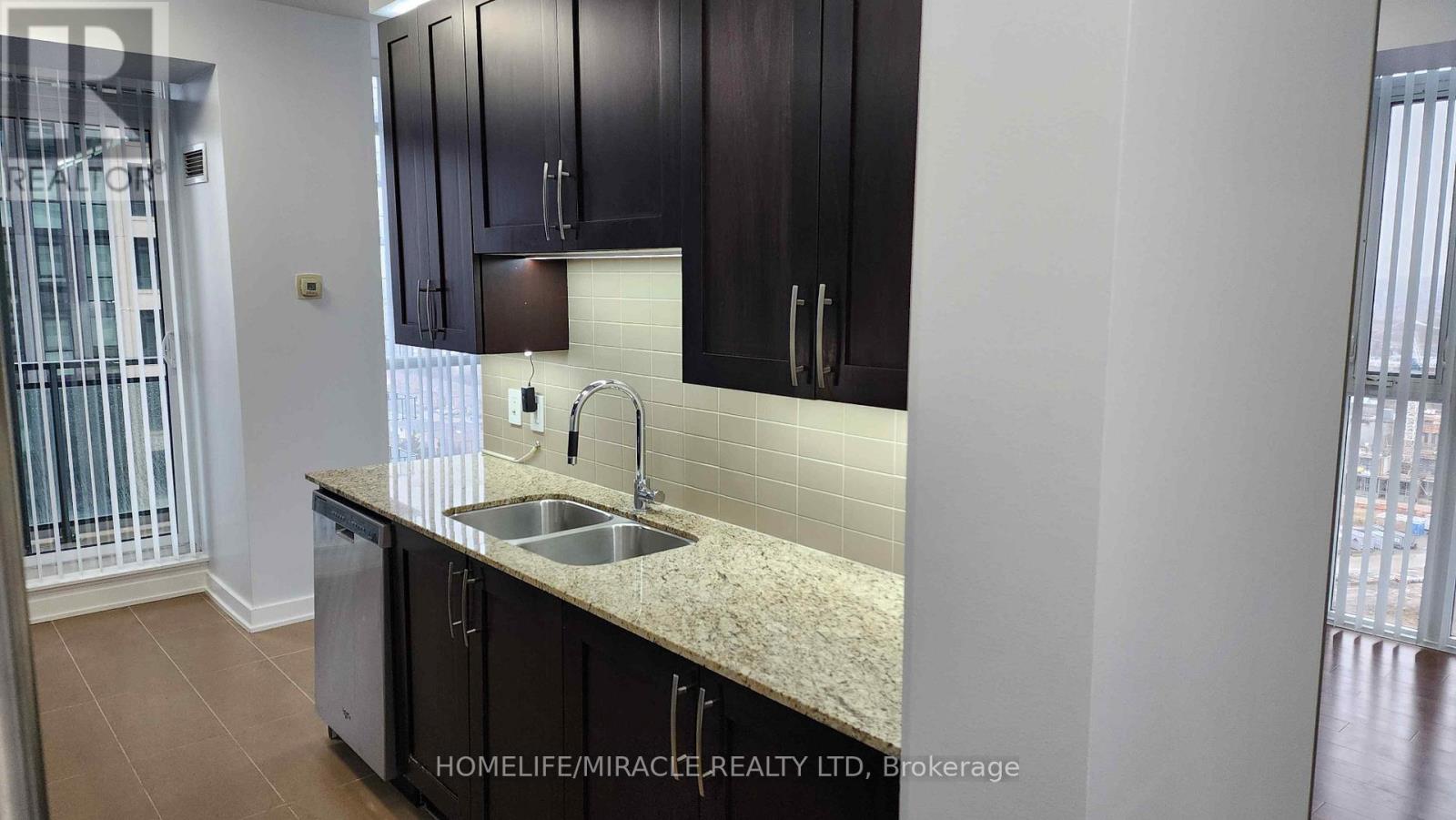 1606 - 4065 Brickstone Mews E, Mississauga (City Centre), Ontario  L5B 0G3 - Photo 5 - W13530074
