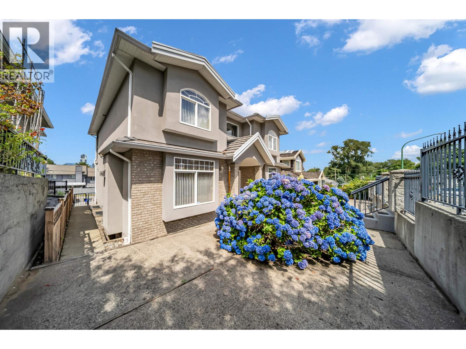 4049 Curle Avenue, Burnaby, British Columbia  V5G 2Z2 - Photo 2 - R3143331