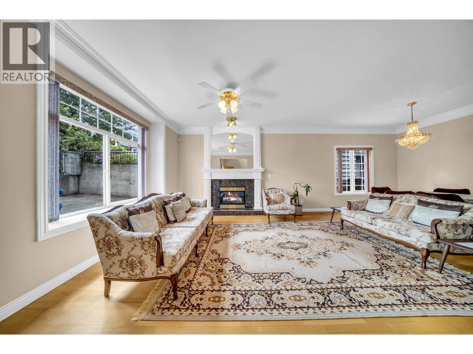 4049 Curle Avenue, Burnaby, British Columbia  V5G 2Z2 - Photo 4 - R3143331