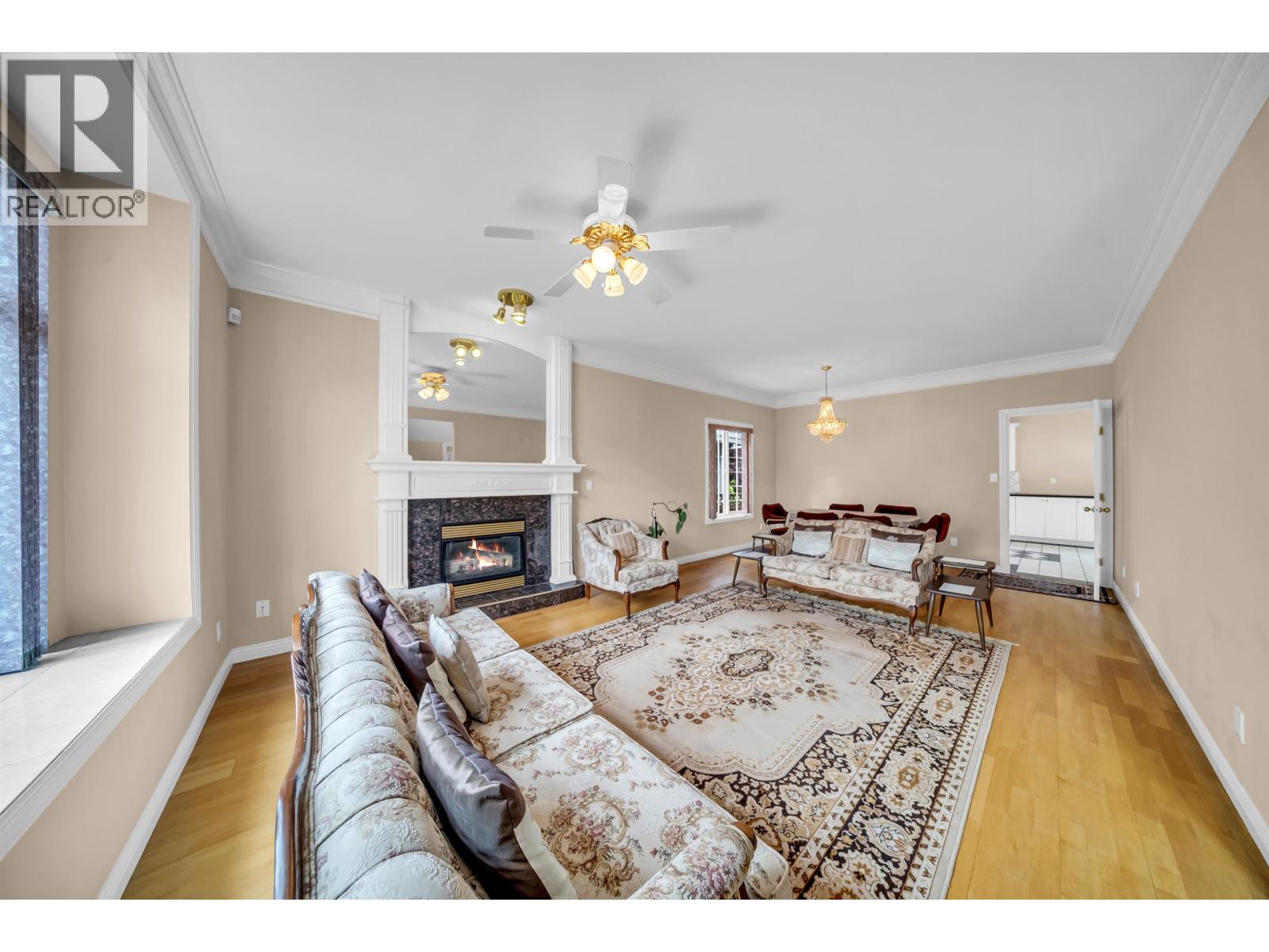 4049 Curle Avenue, Burnaby, British Columbia  V5G 2Z2 - Photo 5 - R3143331