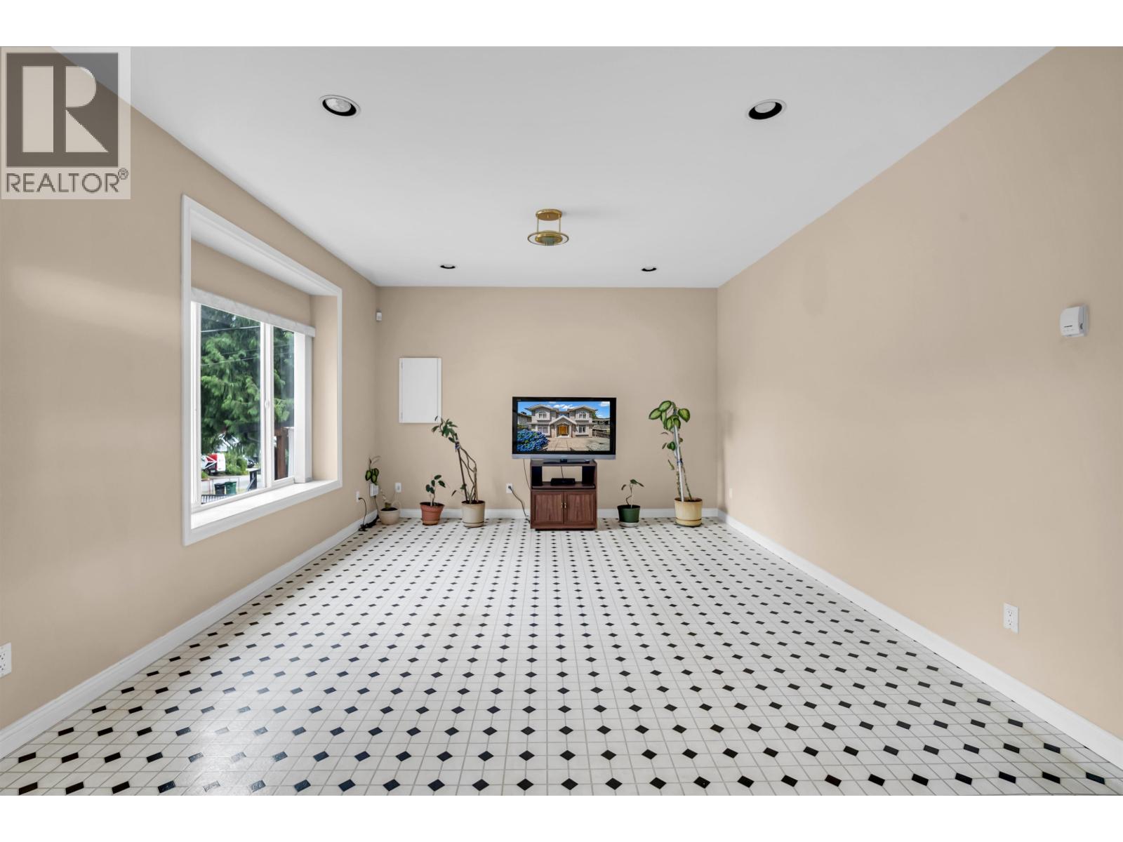 4049 Curle Avenue, Burnaby, British Columbia  V5G 2Z2 - Photo 7 - R3143331