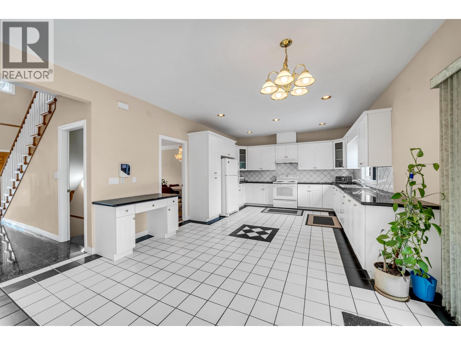 4049 Curle Avenue, Burnaby, British Columbia  V5G 2Z2 - Photo 9 - R3143331