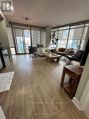 1708 - 832 Bay Street, Toronto (Bay Street Corridor), Ontario  M5S 1Z6 - Photo 10 - C13530178