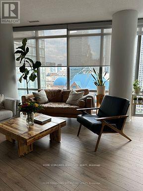 1708 - 832 Bay Street, Toronto (Bay Street Corridor), Ontario  M5S 1Z6 - Photo 12 - C13530178