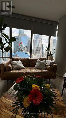 1708 - 832 Bay Street, Toronto (Bay Street Corridor), Ontario  M5S 1Z6 - Photo 13 - C13530178