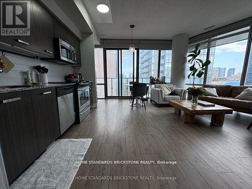1708 - 832 Bay Street, Toronto (Bay Street Corridor), Ontario  M5S 1Z6 - Photo 3 - C13530178