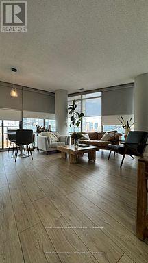 1708 - 832 Bay Street, Toronto (Bay Street Corridor), Ontario  M5S 1Z6 - Photo 9 - C13530178