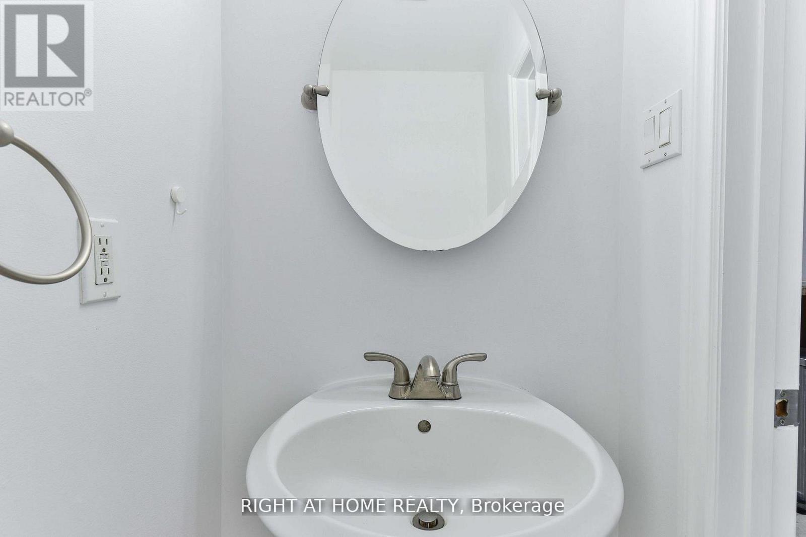 Main+upper - 143 Gamble Avenue, Toronto (East York), Ontario  M4J 2P2 - Photo 11 - E13530164