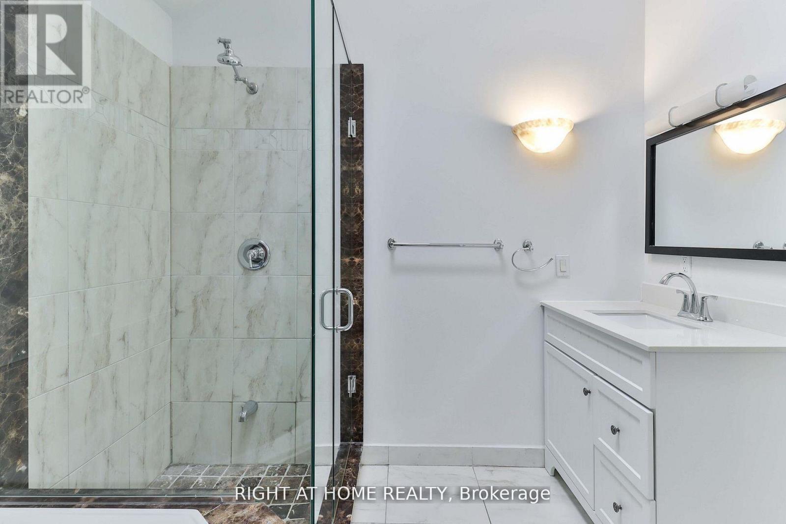 Main+upper - 143 Gamble Avenue, Toronto (East York), Ontario  M4J 2P2 - Photo 14 - E13530164