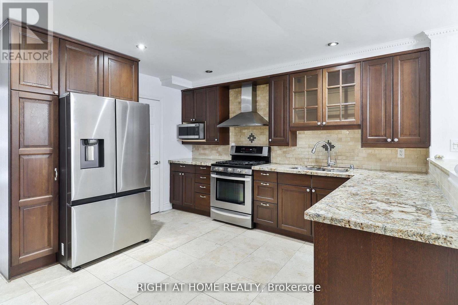 Main+upper - 143 Gamble Avenue, Toronto (East York), Ontario  M4J 2P2 - Photo 5 - E13530164