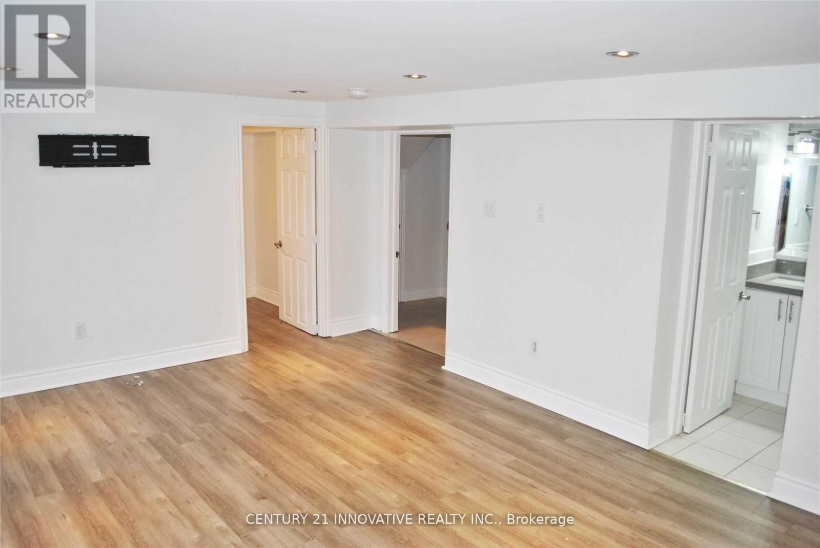 Bsmt Studio Space - 985 Victoria Park Avenue, Toronto, Ontario  M4B 2J4 - Photo 3 - E13530260