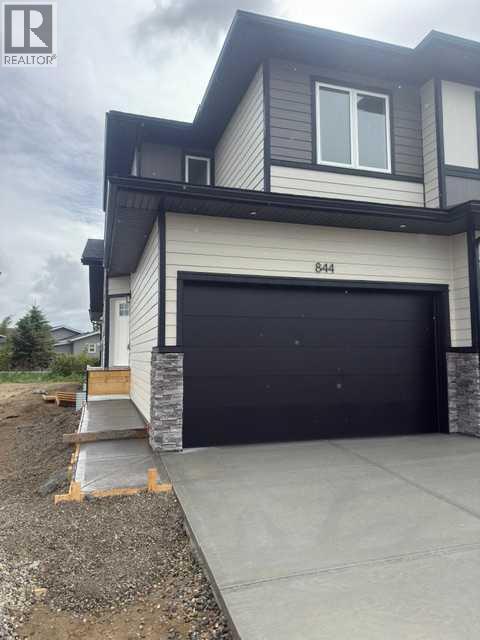 844 Beckner Street, Carstairs, Alberta  T0M 0N0 - Photo 2 - A2320737