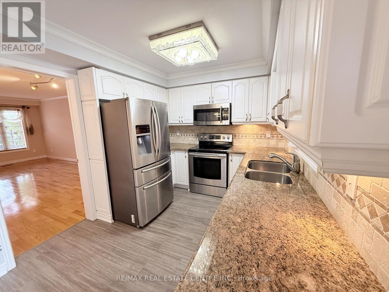 7264 Seabreeze Drive, Mississauga, Ontario  L5N 6K7 - Photo 11 - W13500268