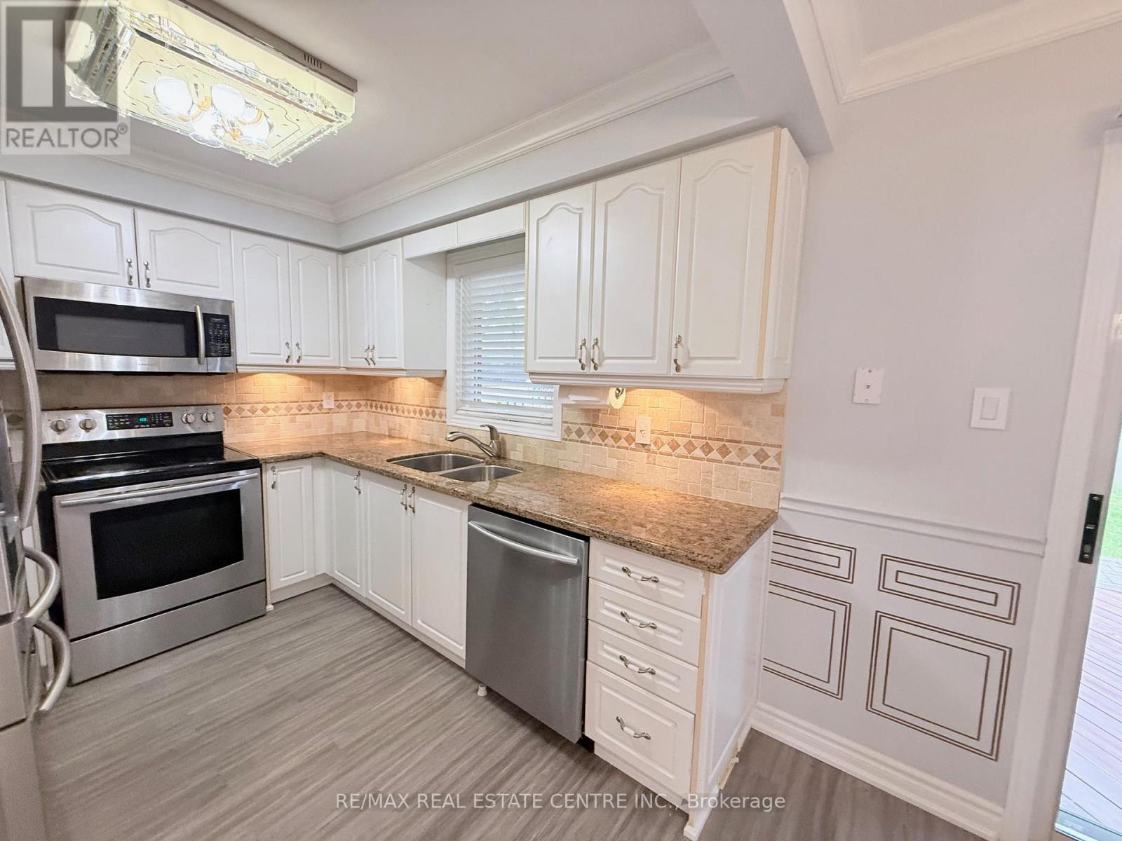 7264 Seabreeze Drive, Mississauga, Ontario  L5N 6K7 - Photo 9 - W13500268