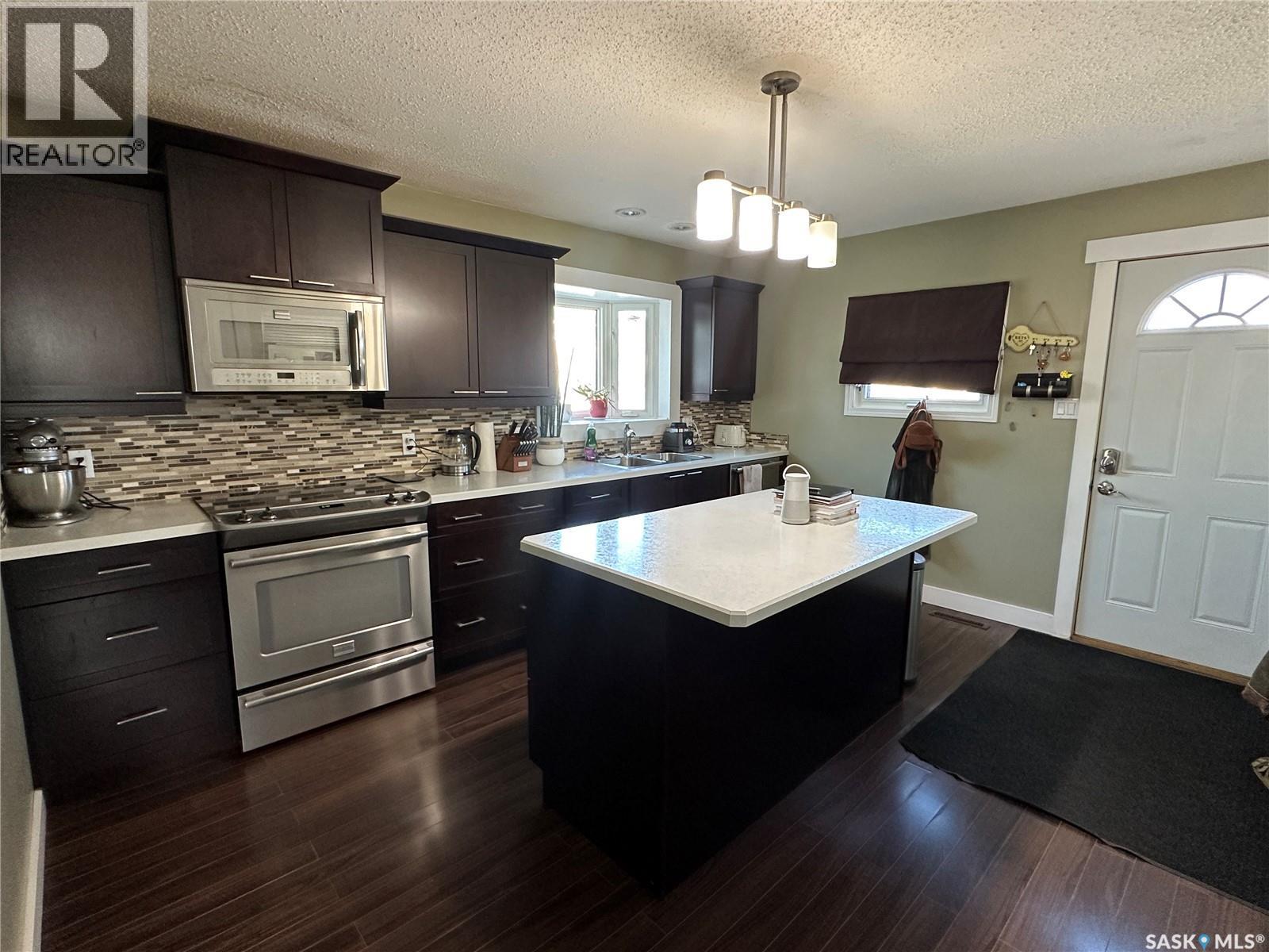 320 Government Road, Weyburn, Saskatchewan  S4H 2A8 - Photo 2 - SK041677