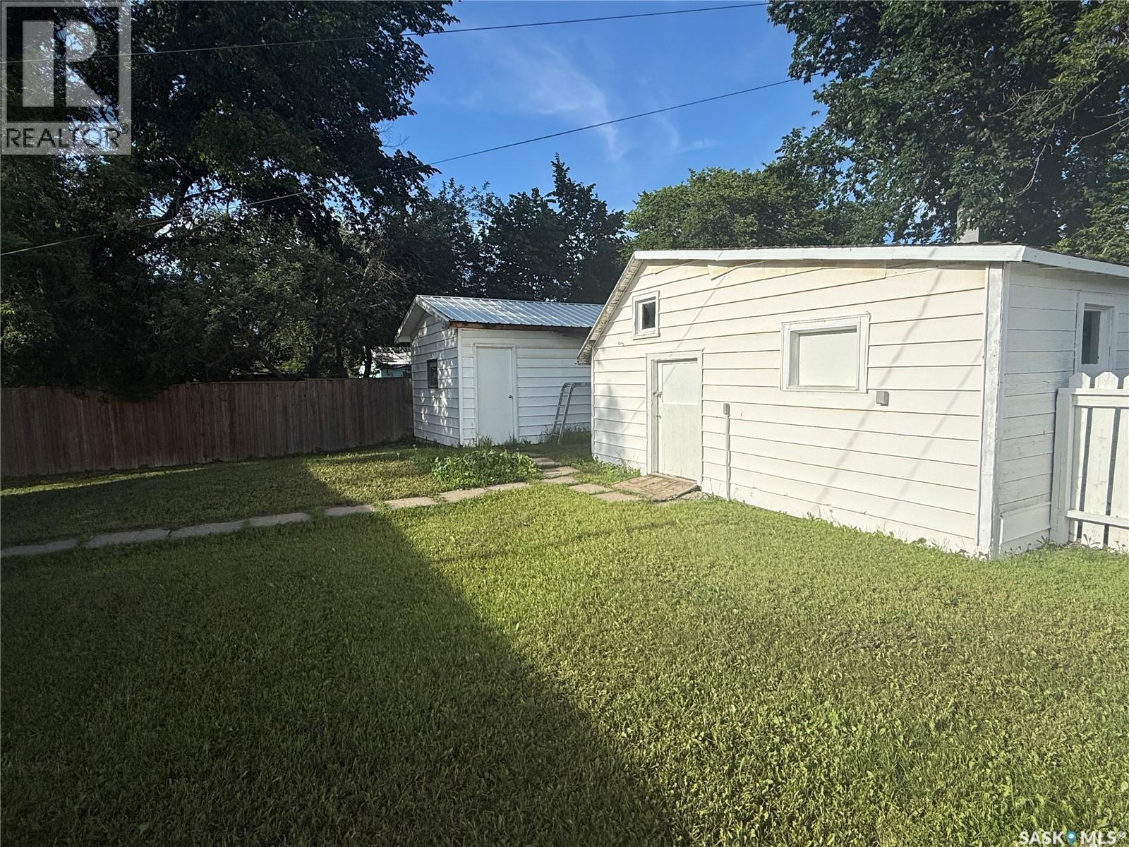 320 Government Road, Weyburn, Saskatchewan  S4H 2A8 - Photo 24 - SK041677