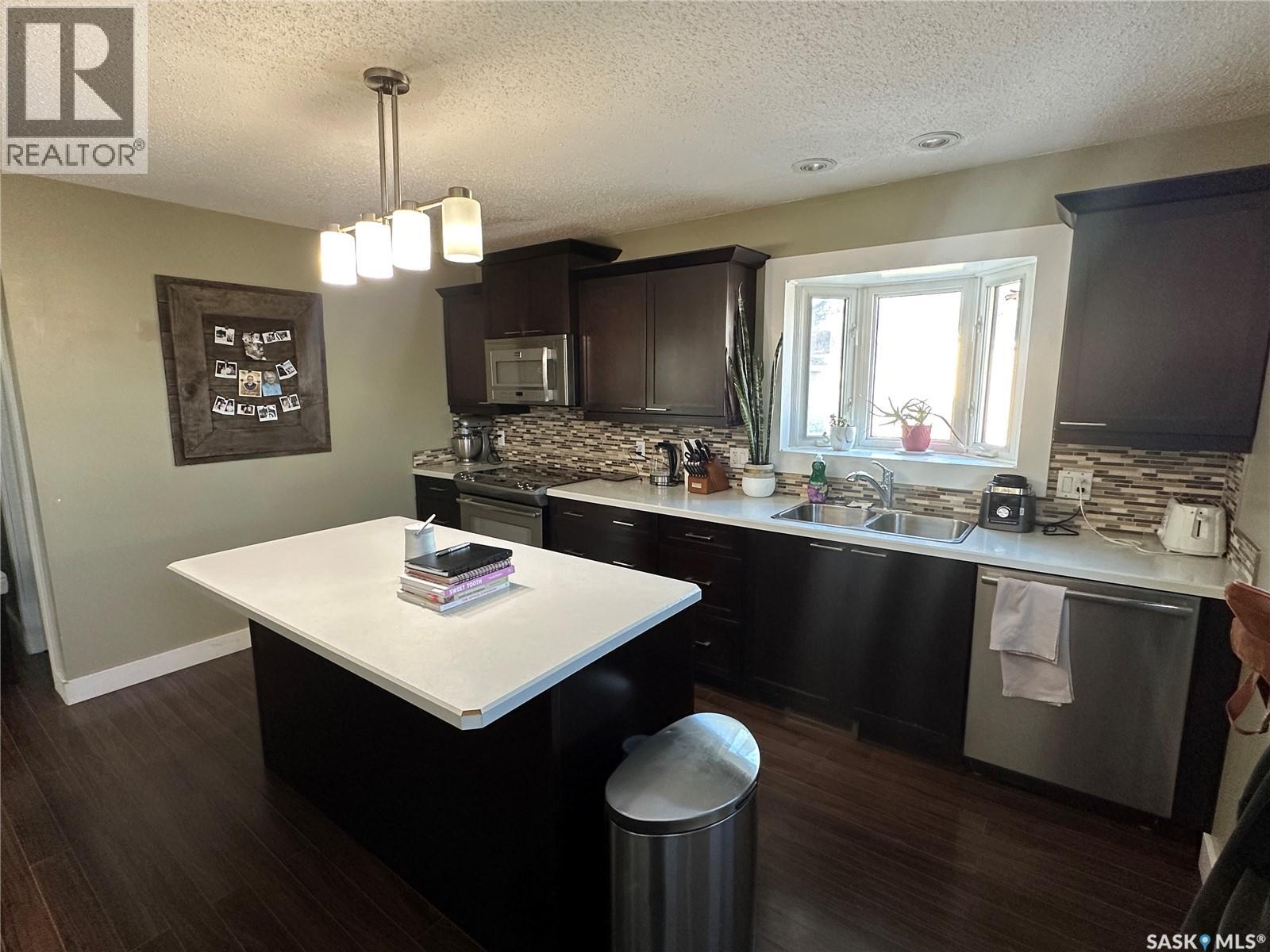 320 Government Road, Weyburn, Saskatchewan  S4H 2A8 - Photo 3 - SK041677
