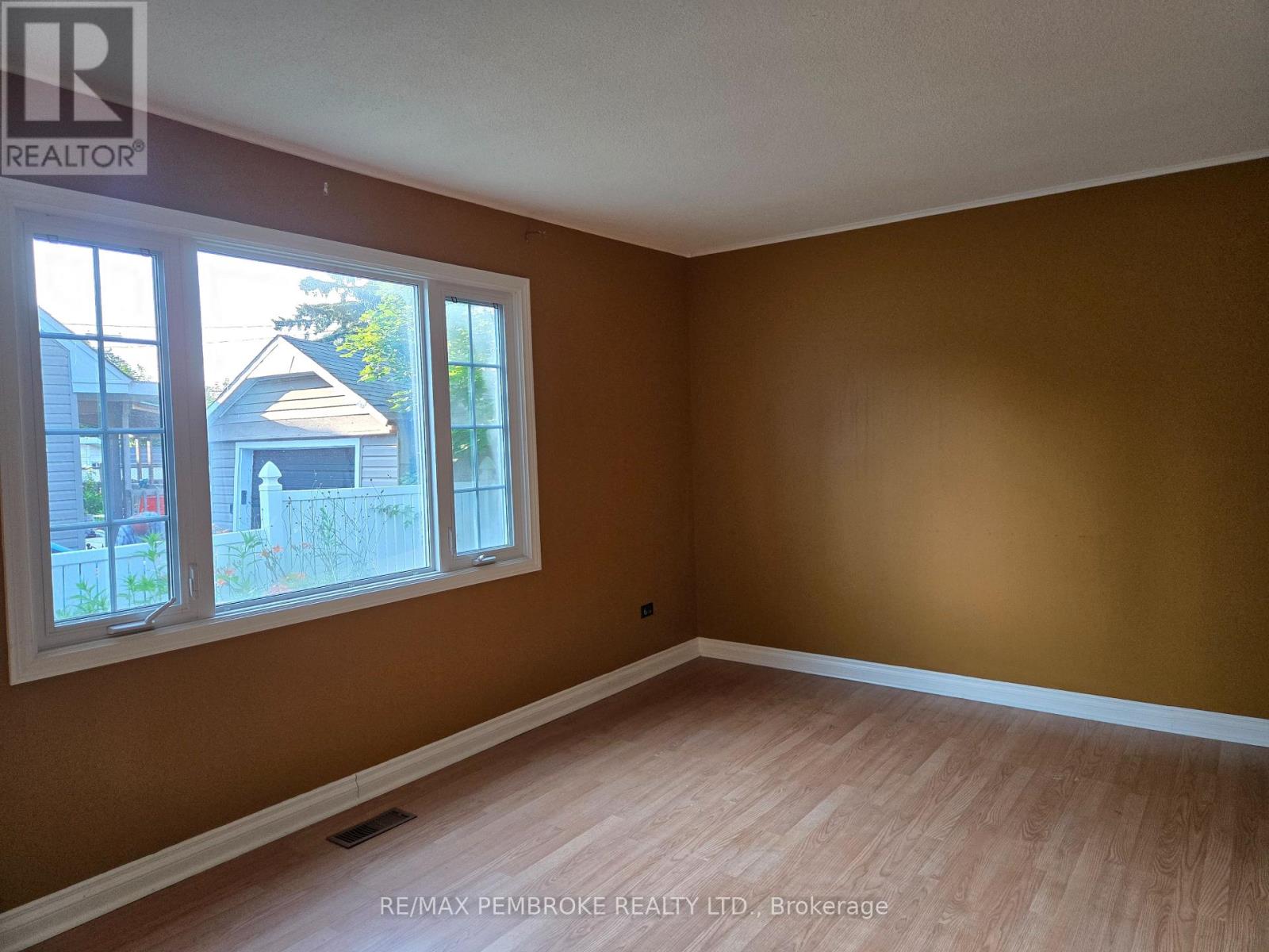108 Third Avenue, Arnprior, Ontario  K7S 1Y8 - Photo 8 - X13530266