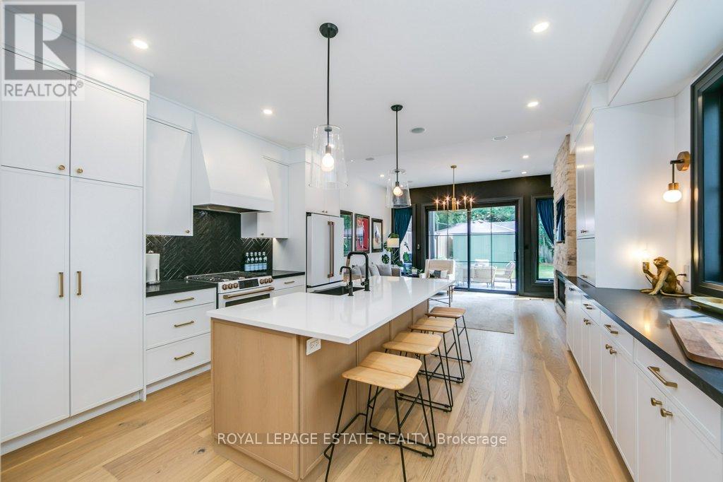 25 Herbert Avenue, Toronto, Ontario  M4L 3P8 - Photo 11 - E13530314