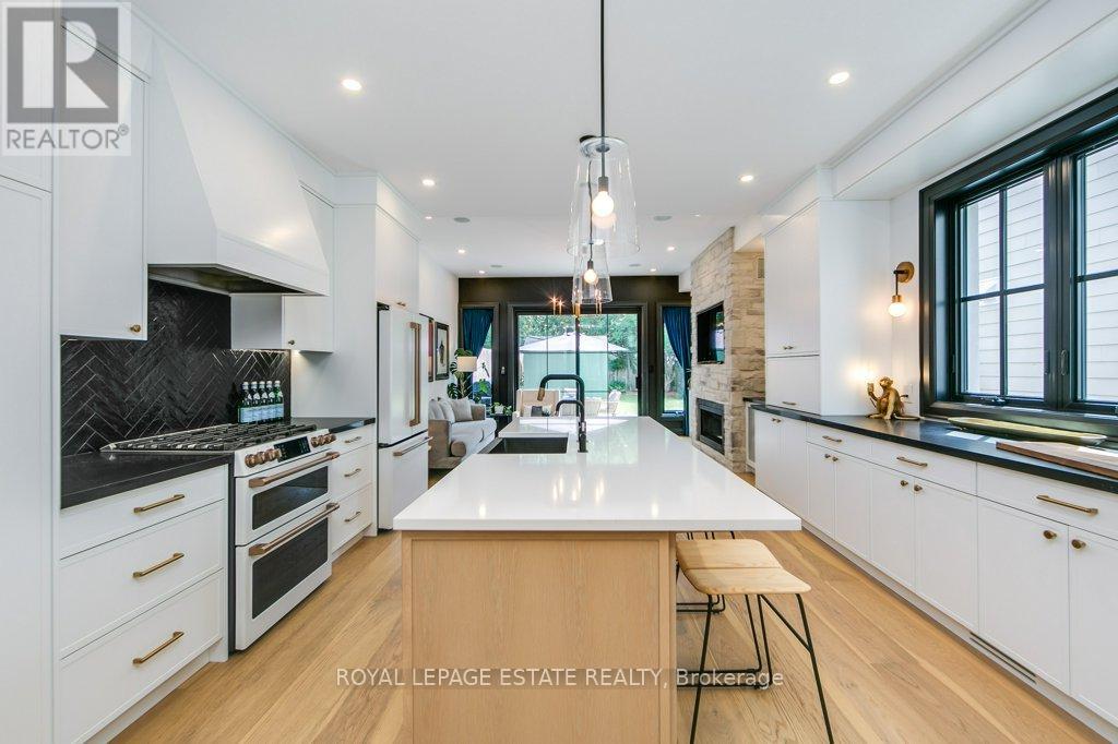 25 Herbert Avenue, Toronto, Ontario  M4L 3P8 - Photo 12 - E13530314