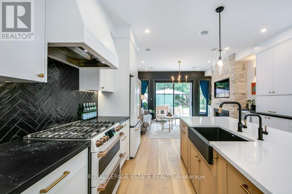 25 Herbert Avenue, Toronto, Ontario  M4L 3P8 - Photo 13 - E13530314