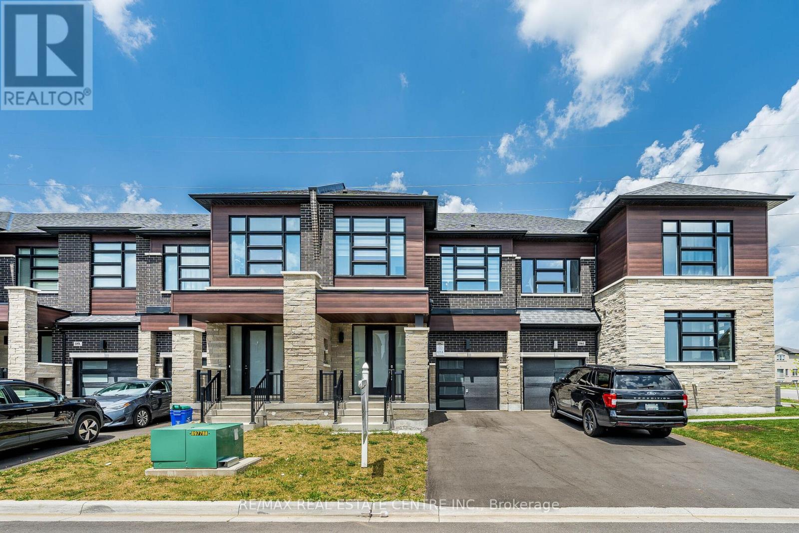 1062 Skyridge Boulevard, Pickering, Ontario  L1X 0G5 - Photo 2 - E13530328